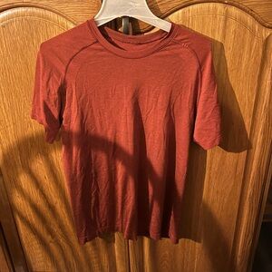 Lululemon Men's Rust T-Shirt
